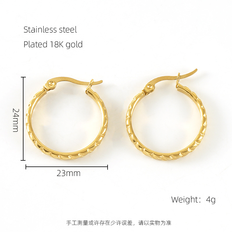 18K oro nicho diseño sentido oído hebilla de acero inoxidable pendientes femeninos europeos y americanos de titanio de acero retro liso anillo pendientes femeninos