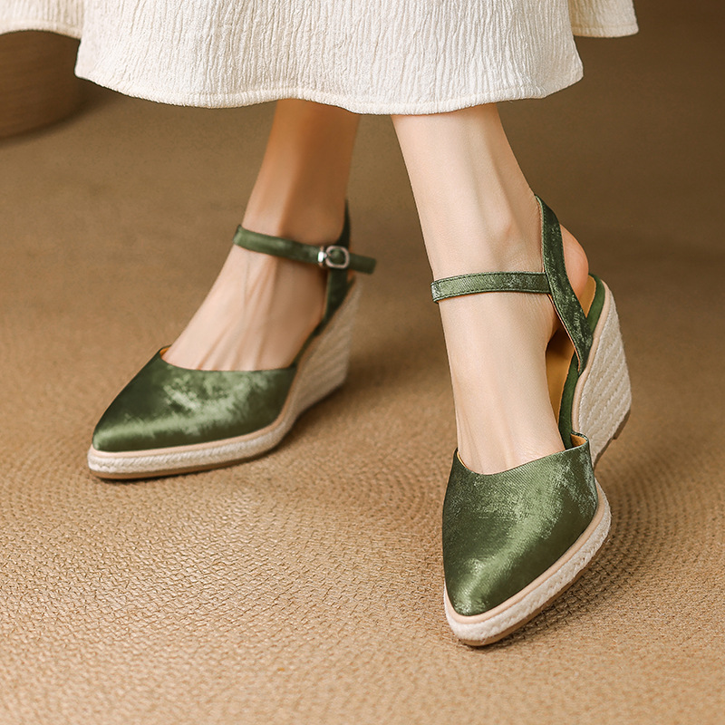 Sandal cao gót nữ phong cách Tân Trung Hoa, mũi kín quai ngang, đế xuồng bện rơm, gót 7 cm — xanh lá cây, màu mơ