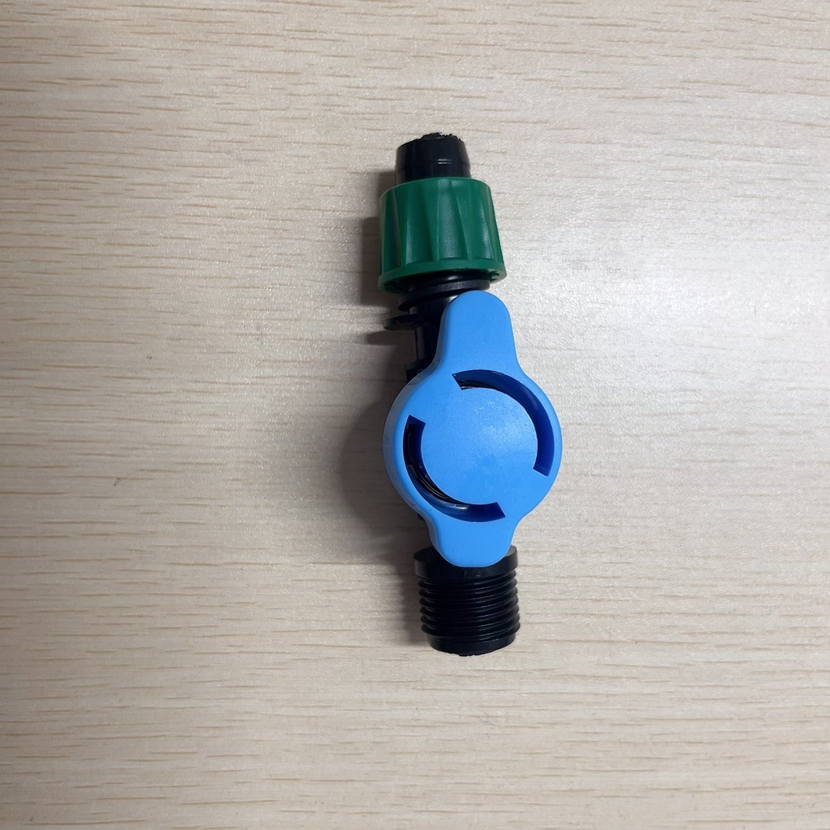 Nuevo mango azul 16 con bloqueo de riego por goteo * 4 interruptor de bloqueo de válvula de dientes externos tipo parche conexión de cinta de riego por goteo