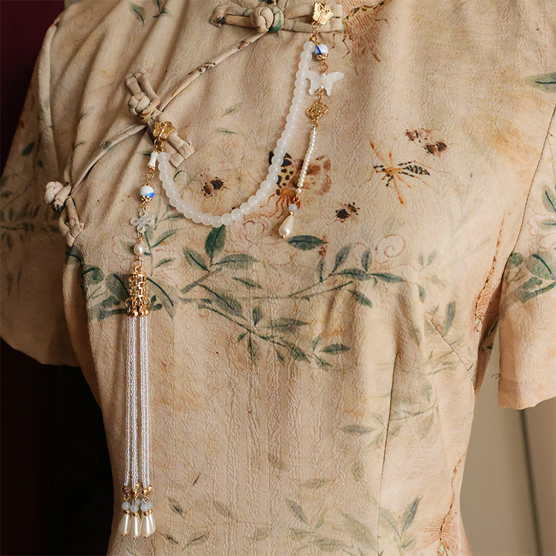 Butterfly Pendant Cheongsam with Pearl Tassels, Classical Chinese Style Han Dynasty Elegant Brooch Pendant Accessories