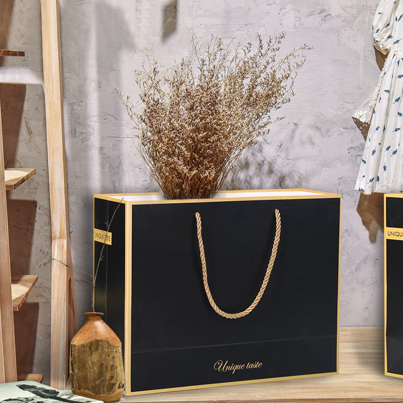 现货黑色金框白卡纸袋加印logo红酒礼品纸袋批发服装手提纸袋定做