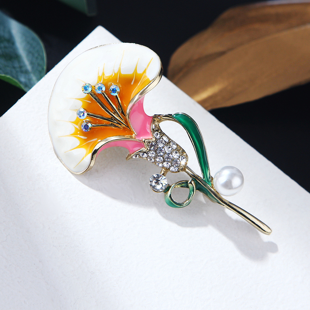 Korean new style plant flower brooch simple temperament brooch anti exposure enamel silk scarf buckle pearl pin accessories_voghion.com