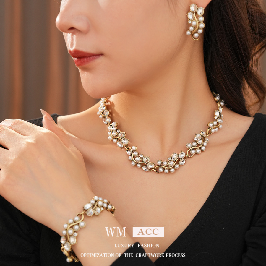 Medieval vintage diamantes empalmados collar de perlas oval ligero lujo nicho cadena clavícula temperamento conjunto de joyas image 3