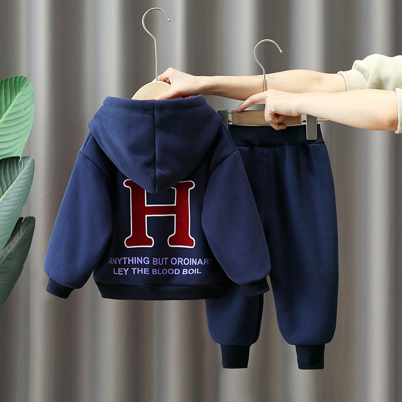 6369 traje de suéter grueso para niños 2025 otoño e invierno nuevo estilo ropa deportiva de terciopelo de una pieza para niños más traje de dos piezas de terciopelo