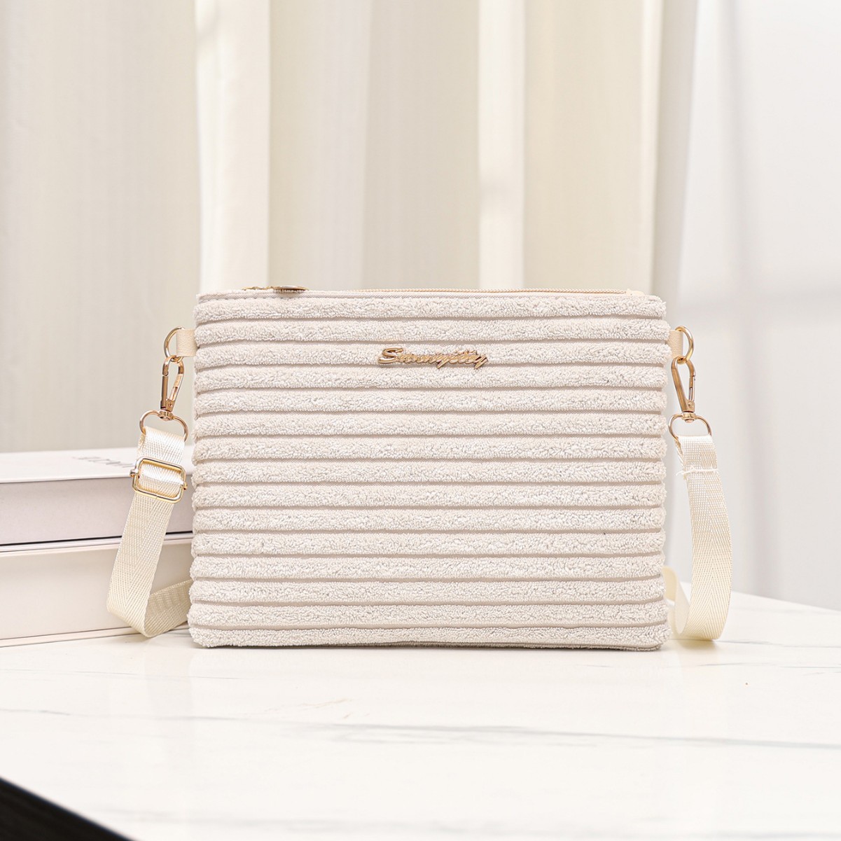 2025 otoño y invierno nueva moda ocio versátil viaje mochila de hombro tela de peluche color sólido bolsos de mujer de gran capacidad