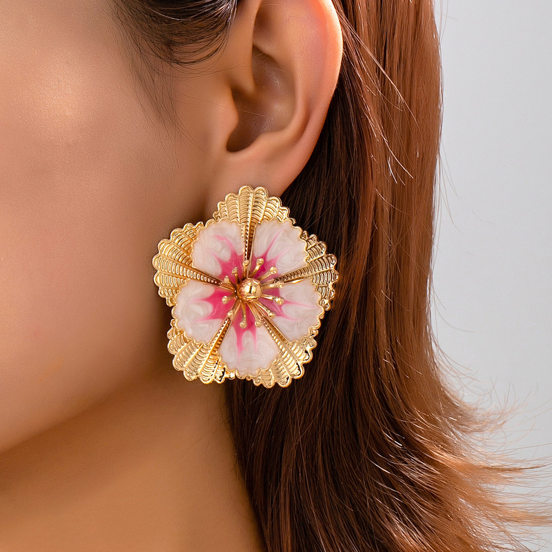 Cross-Border Hot-Selling Fashion Trend: Stylish and Unique Embossed Flower Earrings Suitable for Women to Wear in Daily Life and Parties