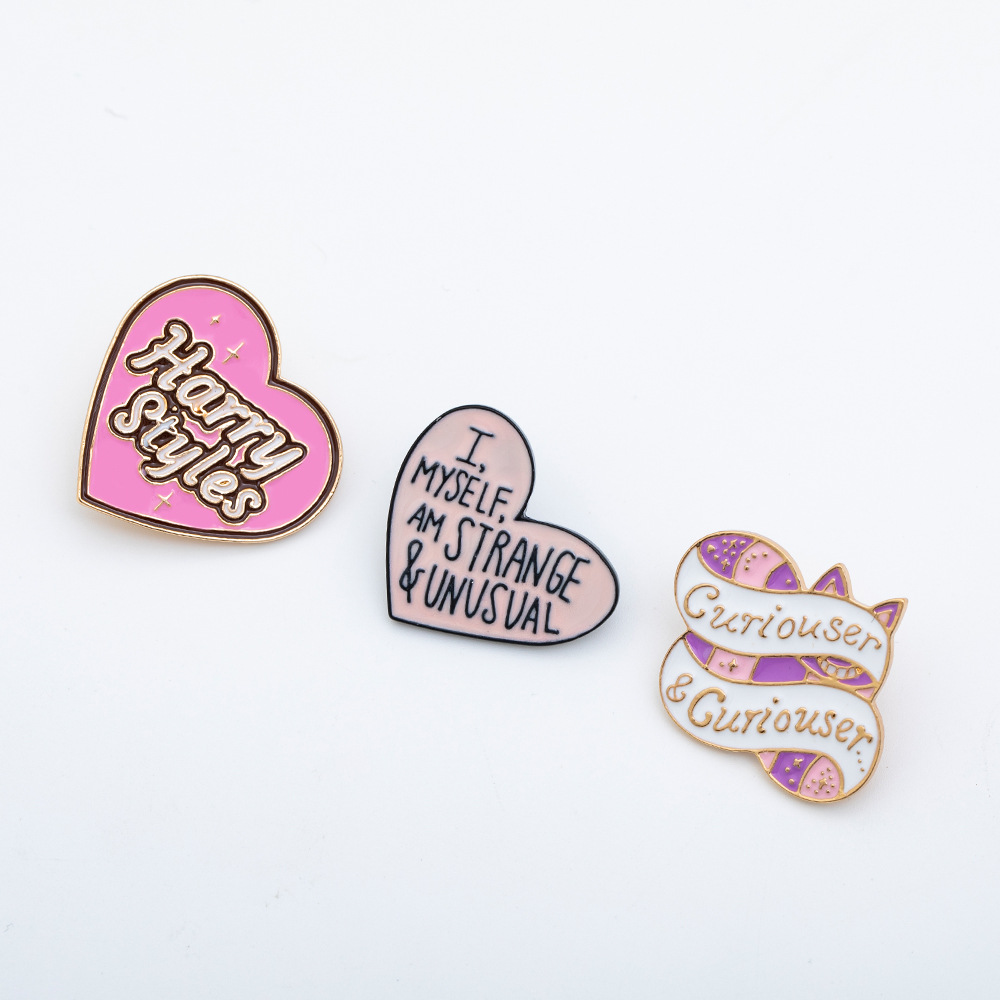 Fashion Letter Heart Shape Alloy Enamel Unisex Brooches display picture 4