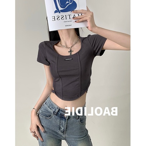 American Retro Black Fishbone Strap Short-Sleeve T-Shirt for Women, Summer Short Style, High-Waisted, Unstructured, Revealing Upper Body Top