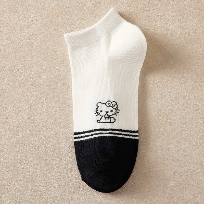 Nuevo diseño en blanco y negro dibujos animados encantadores estilo universitario de otoño calcetines de mujer de estilo general superficial calcetines de barco de manga baja