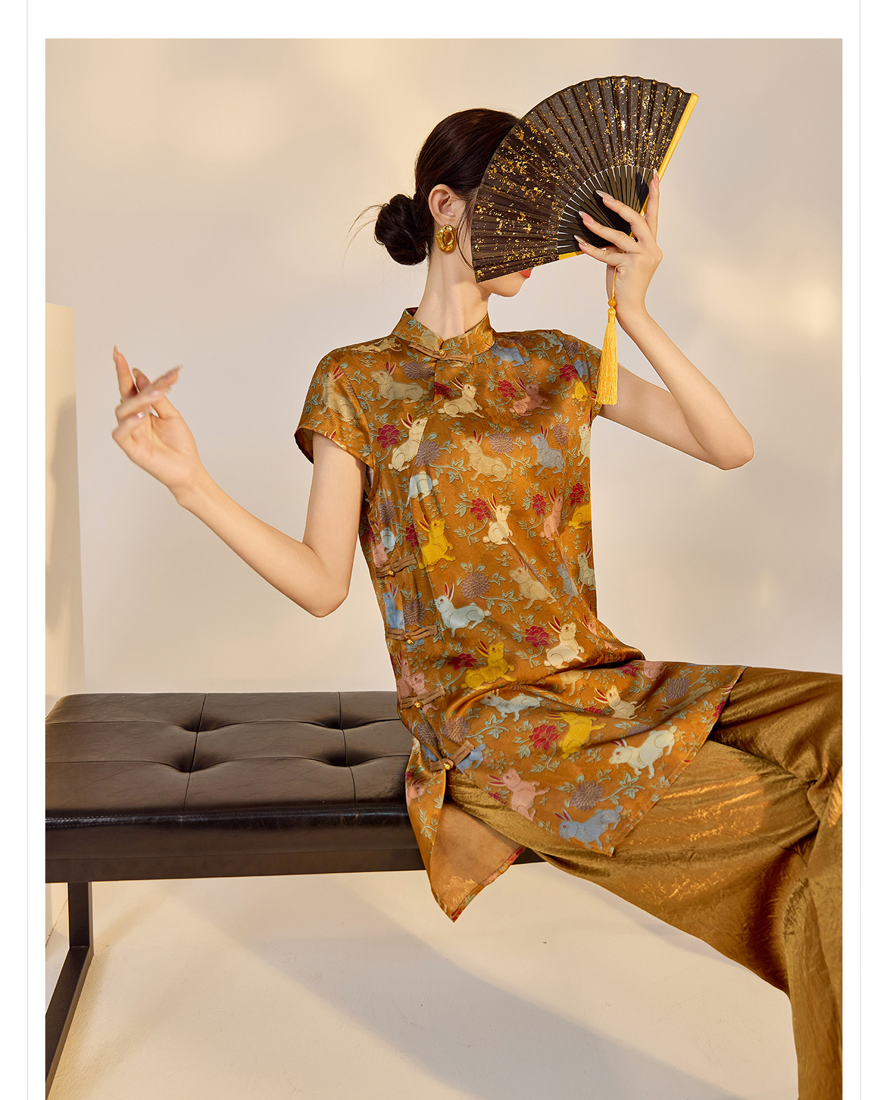 Đầm suông midi chữ A vải rayon thêu hoa cách tân cổ điển Trung Quốc — Màu đỏ san hô, Màu caramel chi tiết 18