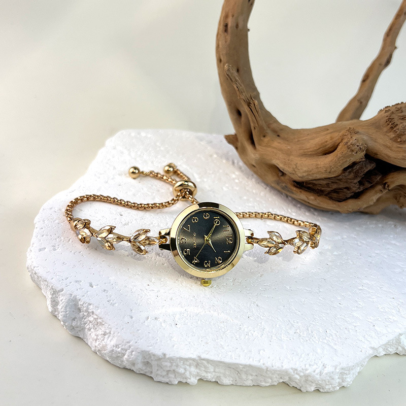Reloj de cuarzo elegante para mujer con pulsera de estrás_voghion.com