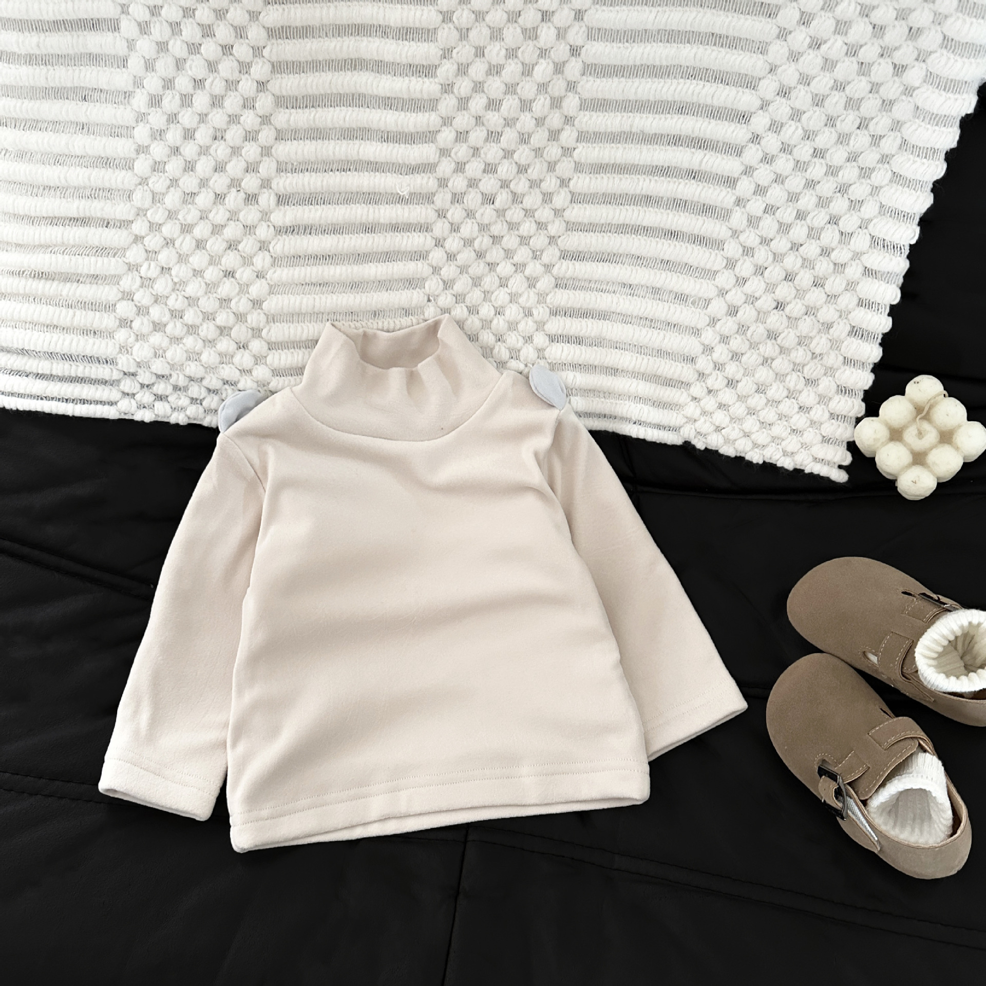 Baby otoño y invierno versátil camiseta de base, nuevo estilo de medio cuello cómodo para niños y niñas, ropa caliente para bebés gruesa image 6