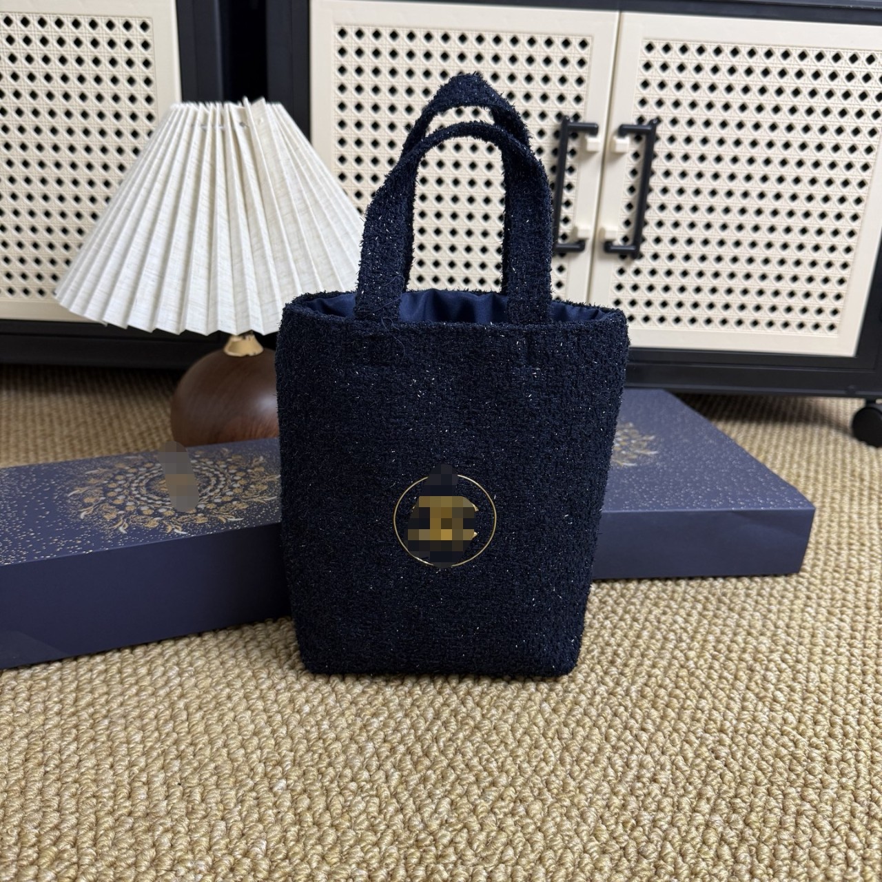 Xiangjia counter's Christmas limited edition gift: navy blue starry sky makeup bag, hand-held storage bag for women, mini tote bag