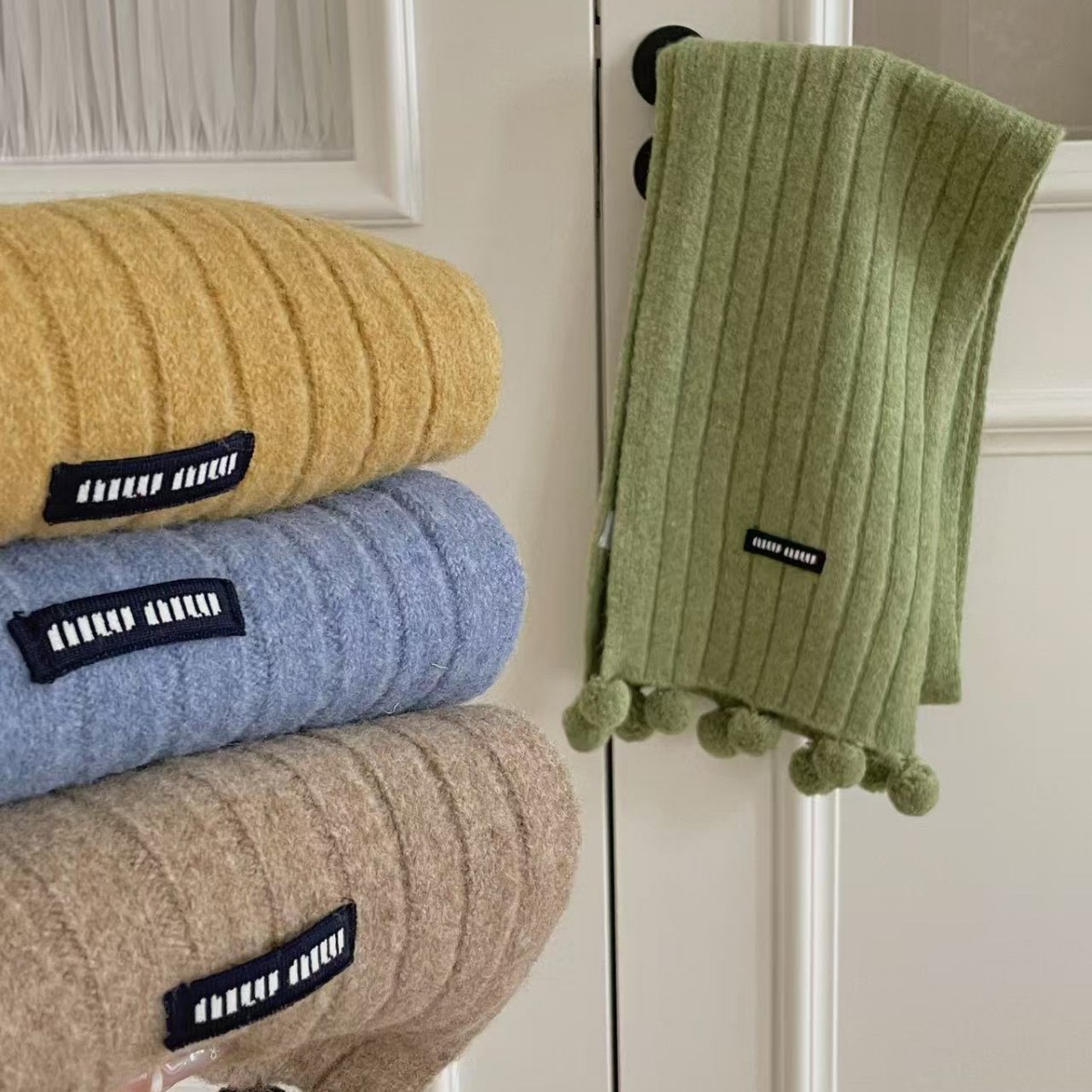 2026 Autumn/Winter New Wool Knit Pom-Pom Scarf, Korean Style Versatile College-Style Shawl, Atmospheric Neck Warmer