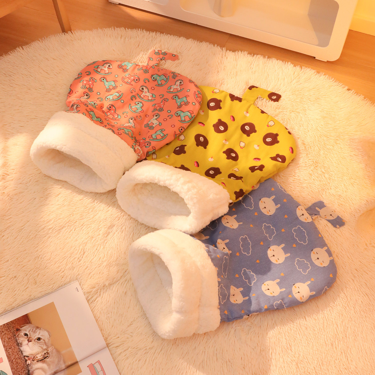 Nido de saco de dormir para mascotas de lana de cordero, nido de gato cálido de otoño e invierno, saco de dormir, agujero de perforación, nido de perro de seguridad de gatito cerrado