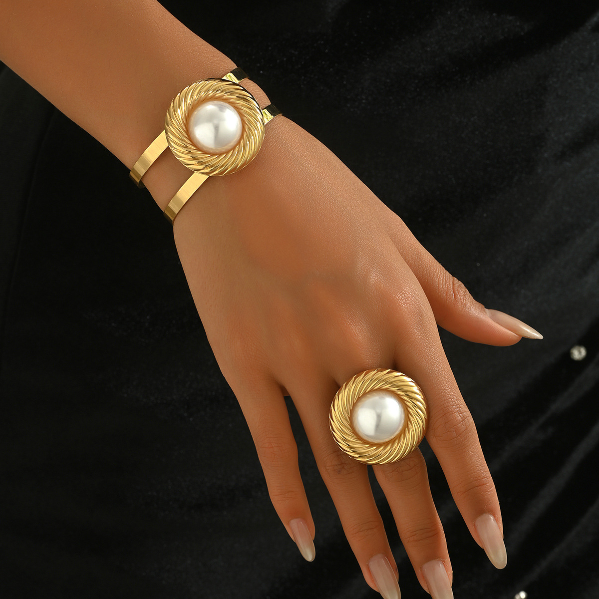 Geometriskt armband med ring i set med pärlor_voghion.com