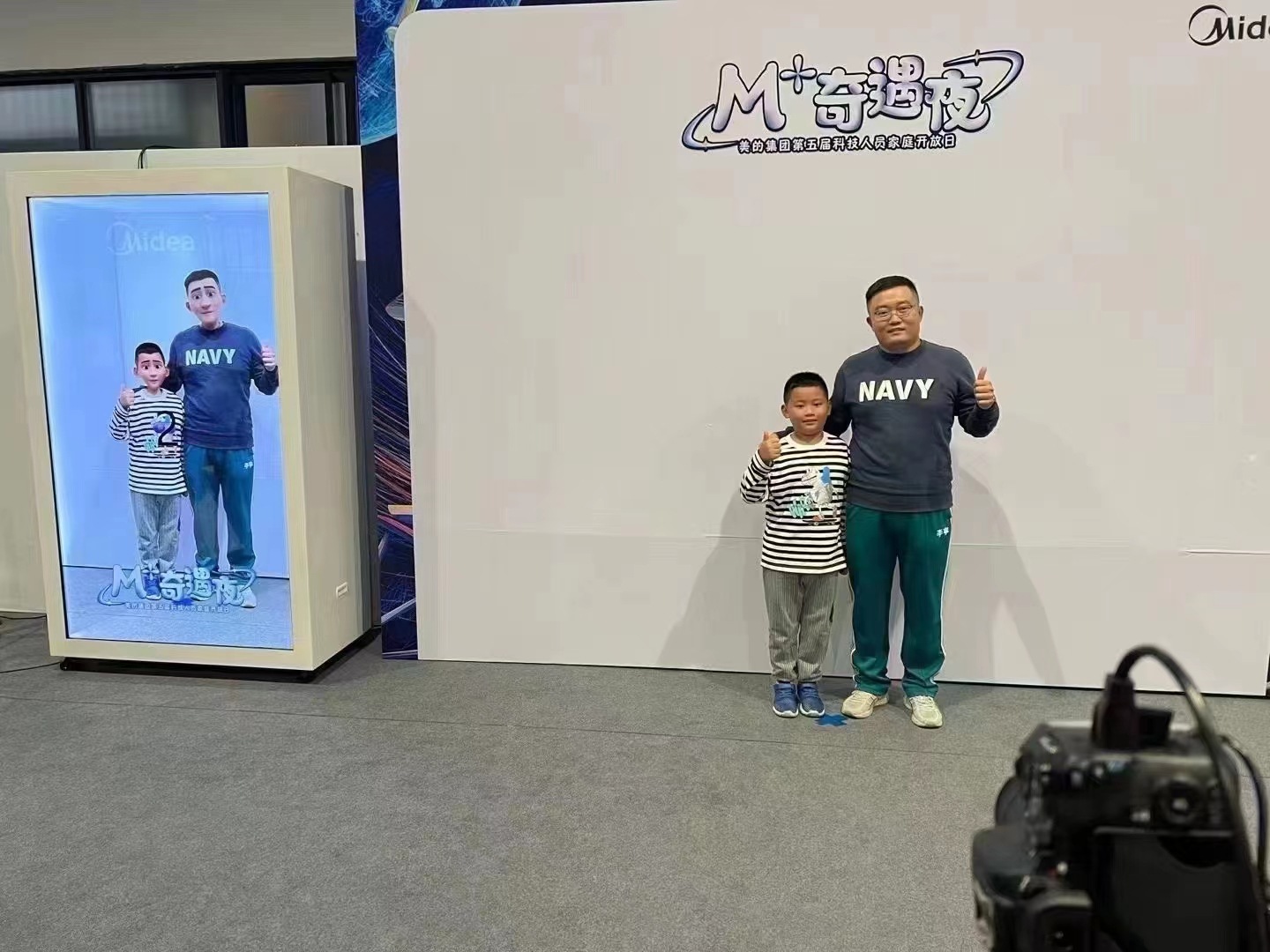 Holographic transparent screen display cabinet, 3d human body replication machine, human figure copying, interactive photography, creative AI digital virtual human undefined