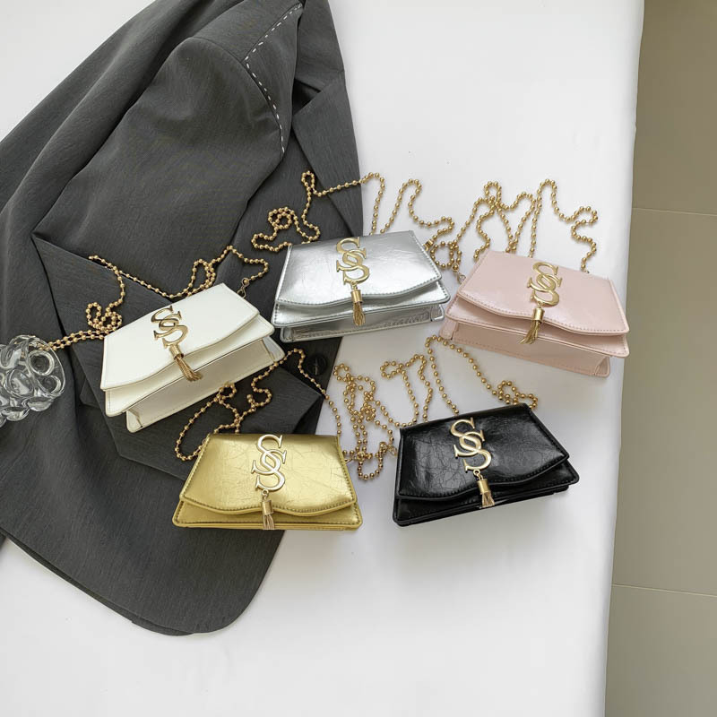 Bolso de tendencia de mujer cadena retro hombro simple letras de moda 2025 primavera nuevo mini mochila bolso pequeño