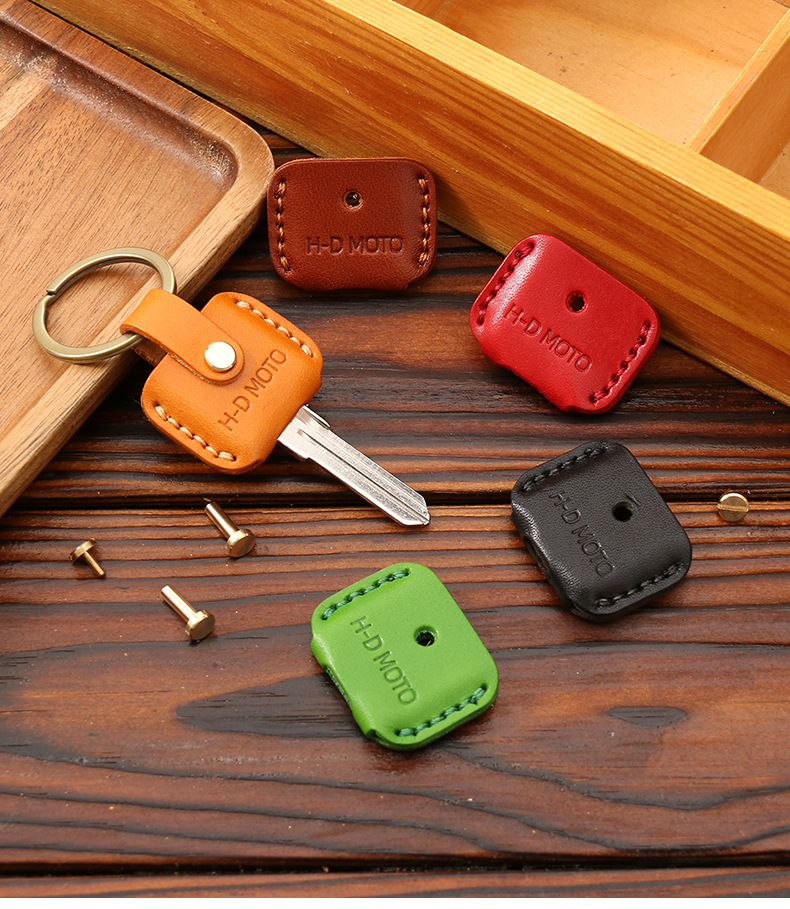 Suitable for Harley fuel tank cap key case X48 key chain 114 fat guy gliding cowhide motorcycle combination key case