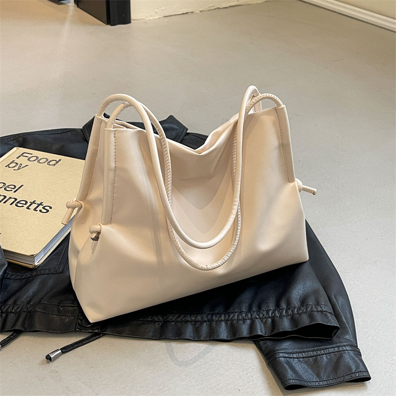 Primavera y verano bolsas populares de gran capacidad para mujeres 2024 nueva moda bolsas de hombro axilar de alta calidad bolsas de viaje