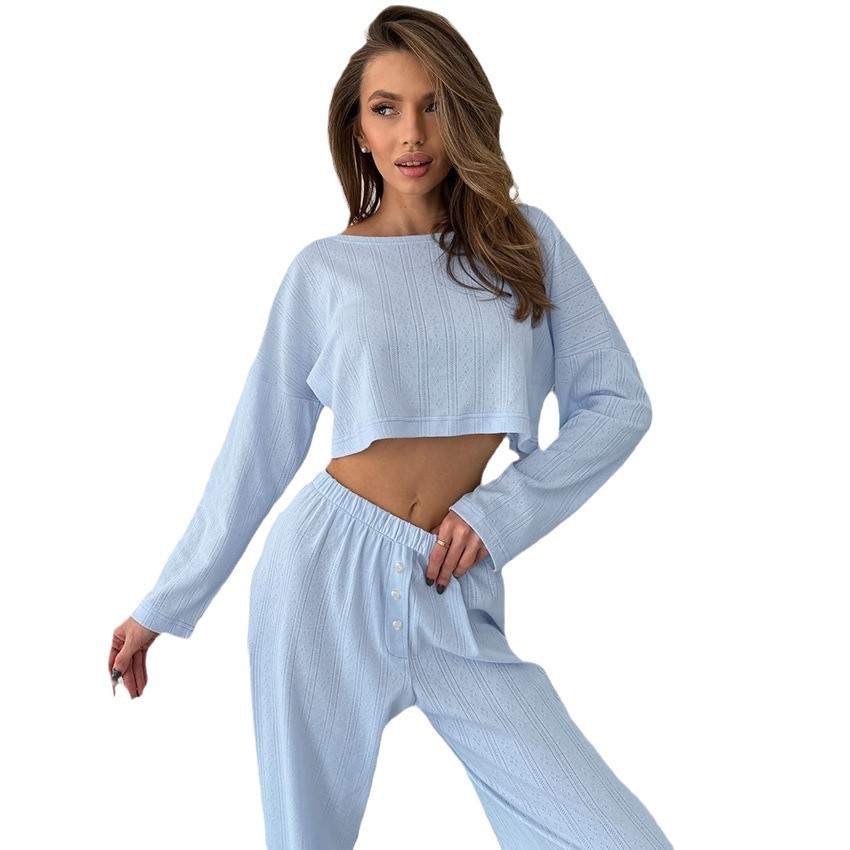 Ensemble pyjama femme composé d'un haut court à manches longues en maille unie et d'un pantalon large._voghion.com