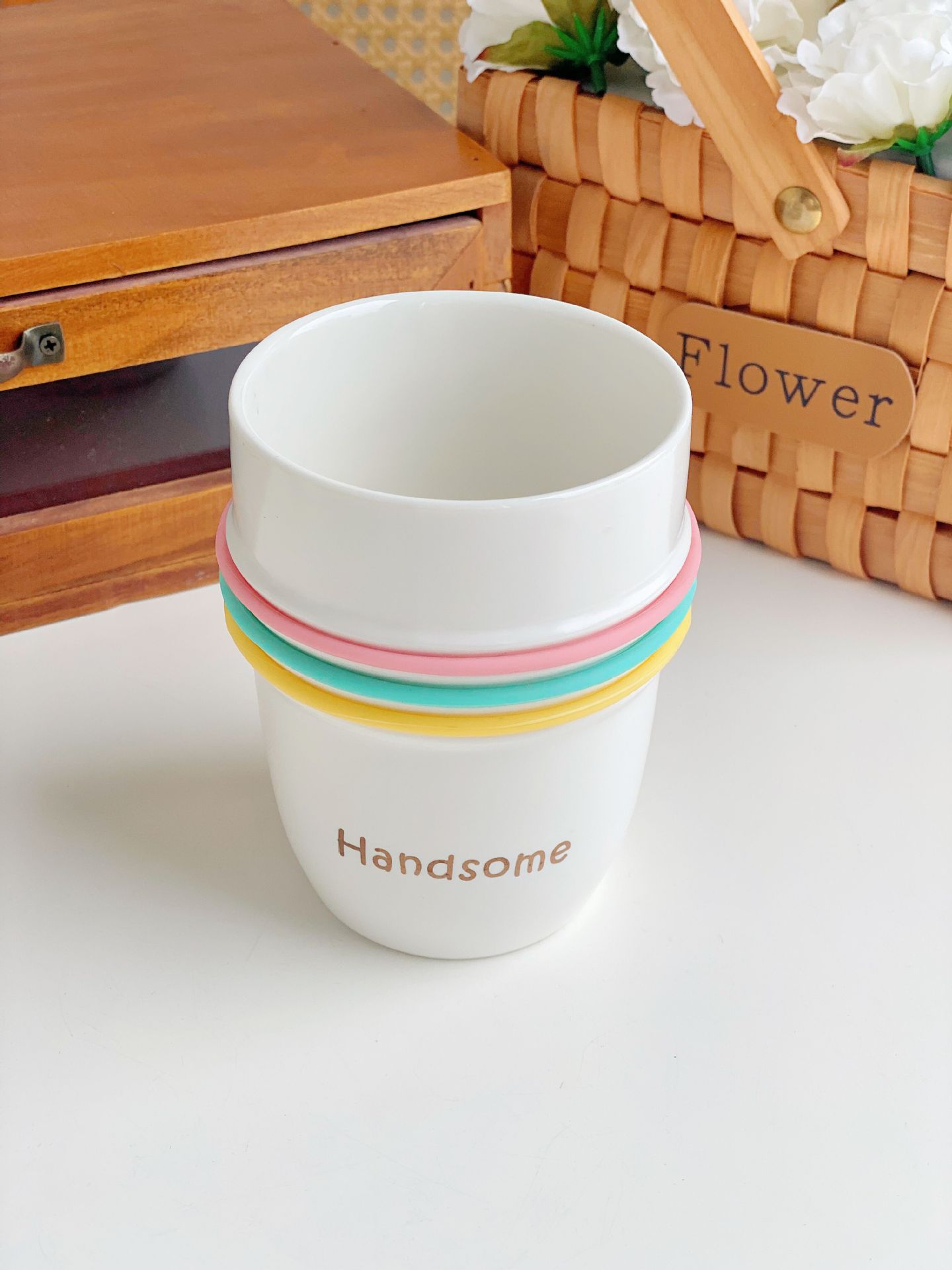 Cada 5 Yuan taza de cerámica taza de liquidación cantidad de stock no es mucho taza de café taza de agua taza de dibujos animados taza de desayuno