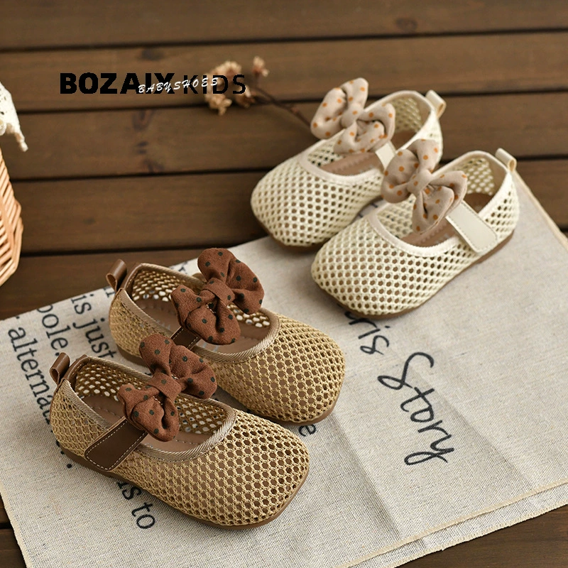 Дышащие сетчатые туфли для девочек 2025 лето новые сандалии для девочек в корейском стиле на плоской подошве мягкие туфли для маленькой принцессы