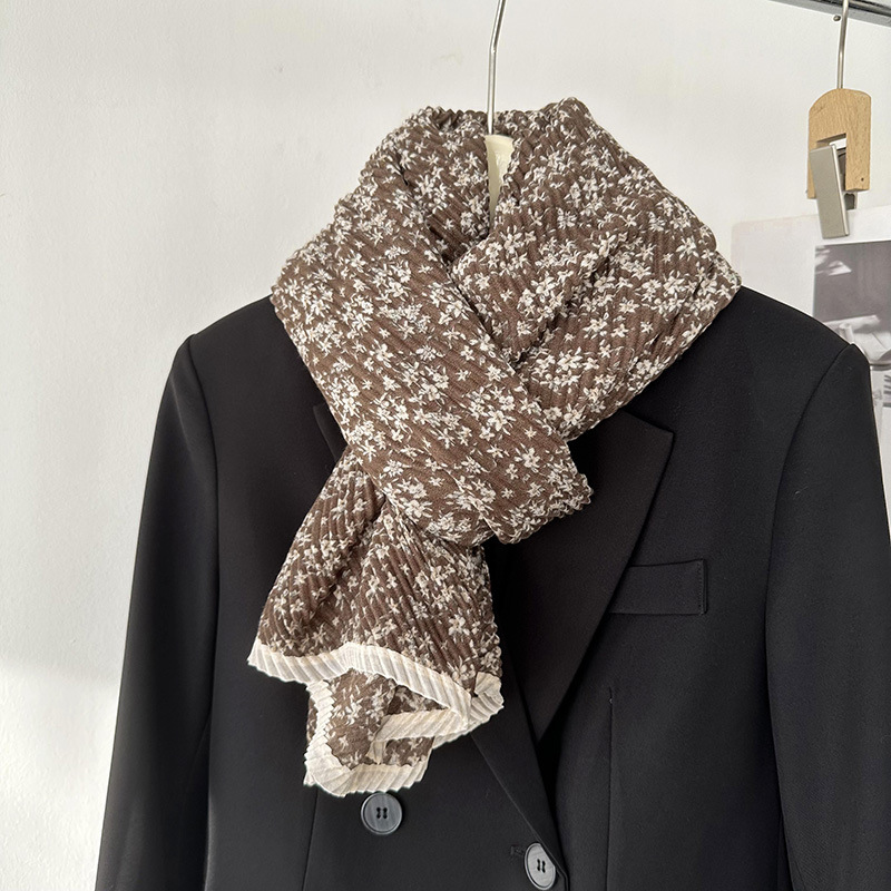 Pequeñas flores de algodón y lino dobladas bufandas de mujeres otoño y invierno estilo coreano aire acondicionado sala de protección de cuello decoración collar largo chal