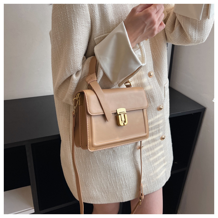 Femmes Moyen Faux Cuir Couleur Unie Style Classique Bloquer Sac À Main display picture 6