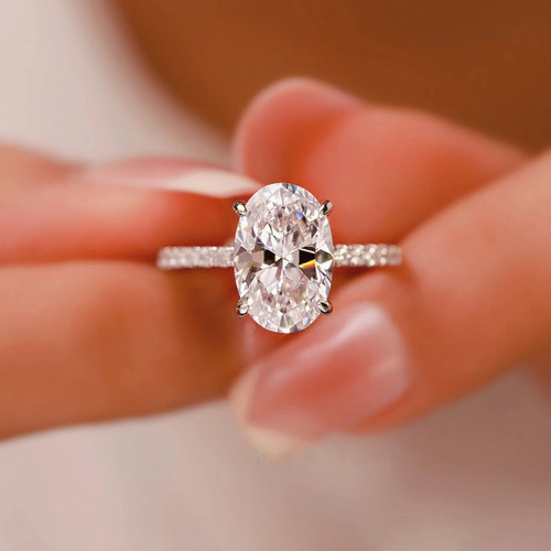 Live stream supply wholesale light luxury European and American four-claw simulated moissanite diamond engagement rings large carat oval pigeon egg rings for women