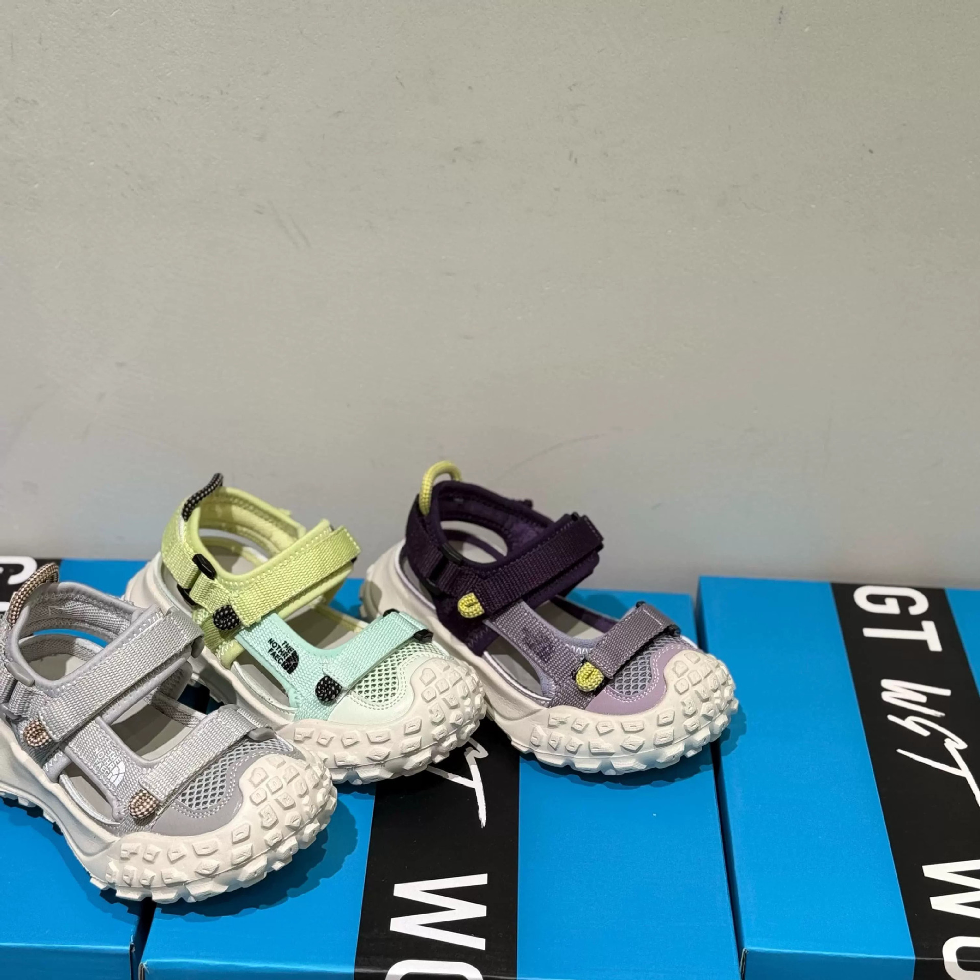Niños sandalias Baotou 2026 verano nuevo niño moda versátil zapatos de retroceso zapatos casuales transpirables