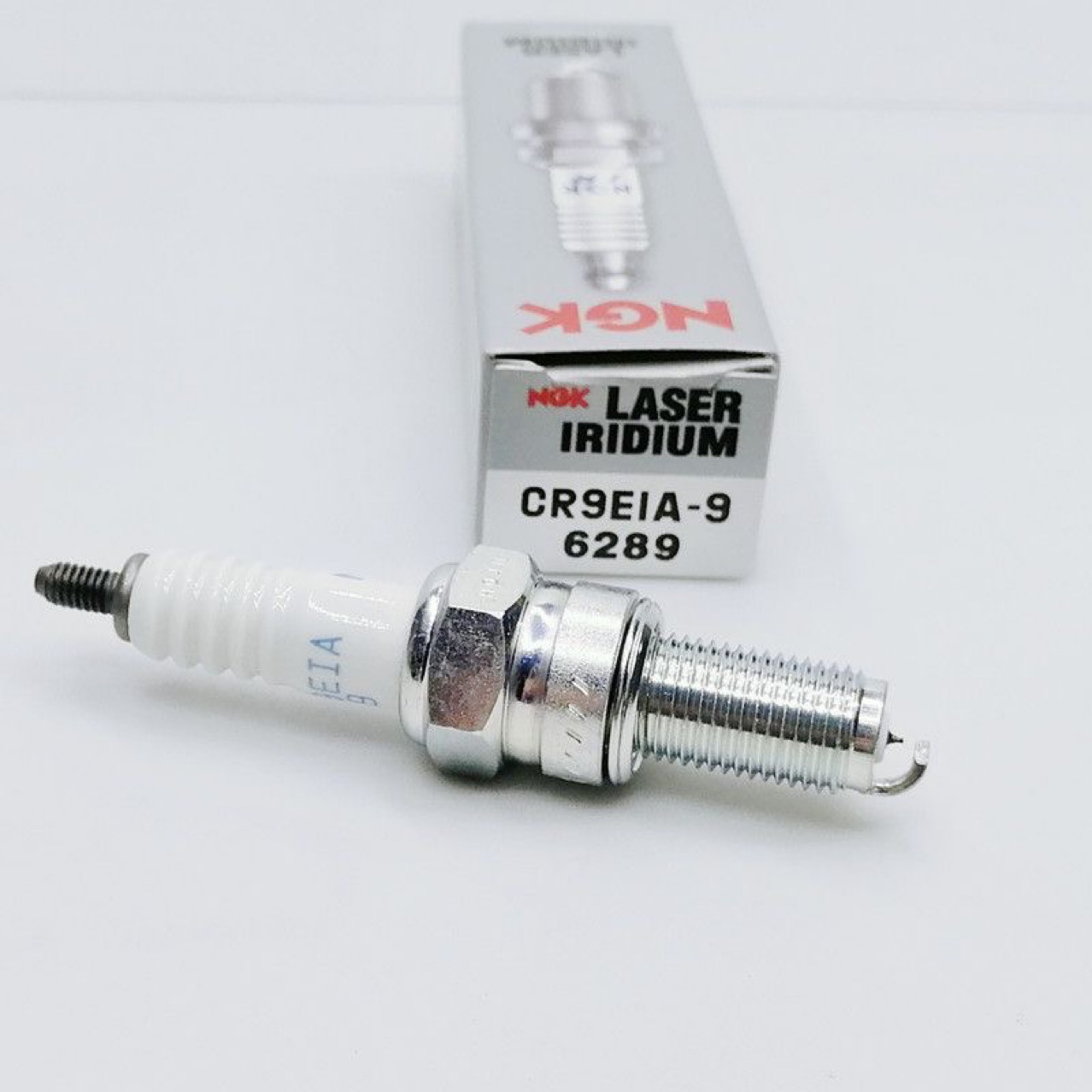 Competitive NGK Iridium CR9EIA-9 6289 spark plug suitable for Huanglong 600 Yamaha R1 R6FZ6N monster