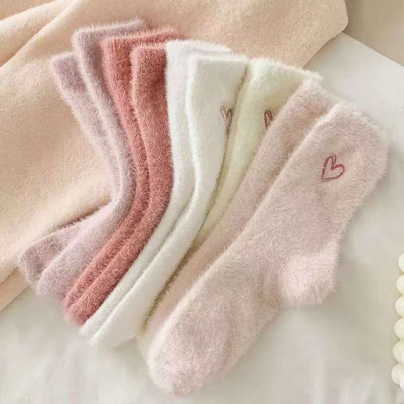 袜子女中筒袜秋冬季加厚水貂绒刺绣爱心睡眠地板袜冬天保暖女袜|undefined