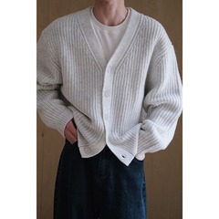 秋冬のカットの高級感がゆったりしていて、怠け者風の短いカーディガンのニットのセーターのコートの男女の同じタイプのニットのファッションです。
