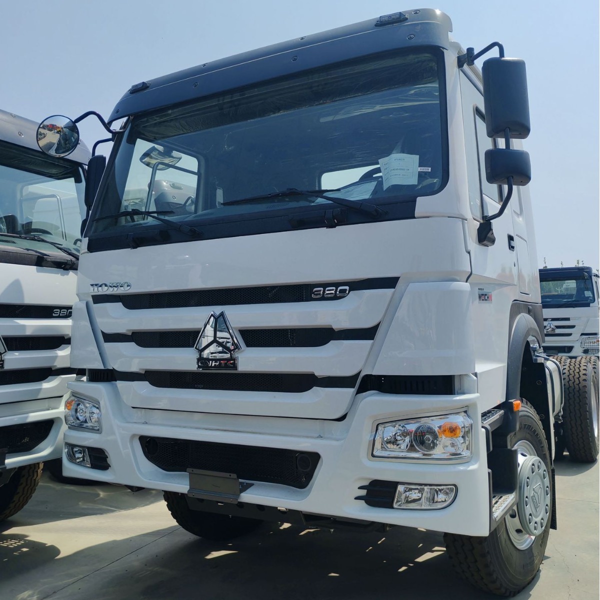 出口牵引车中国重汽豪沃6x4国二自卸车库存车出口非洲各国