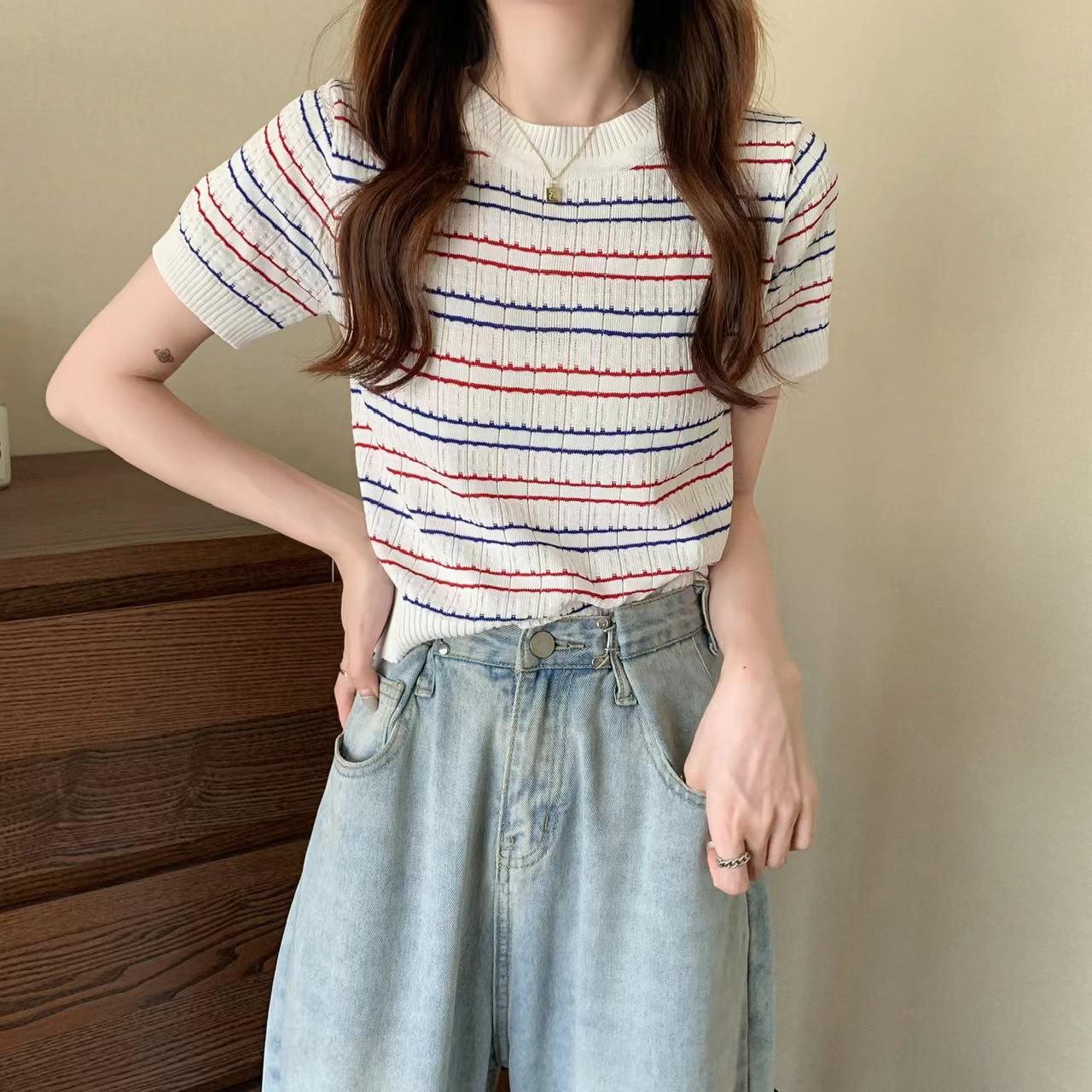 흰색과 파란색 줄무늬