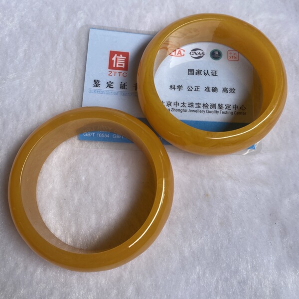 Yellow bracelet wax agate