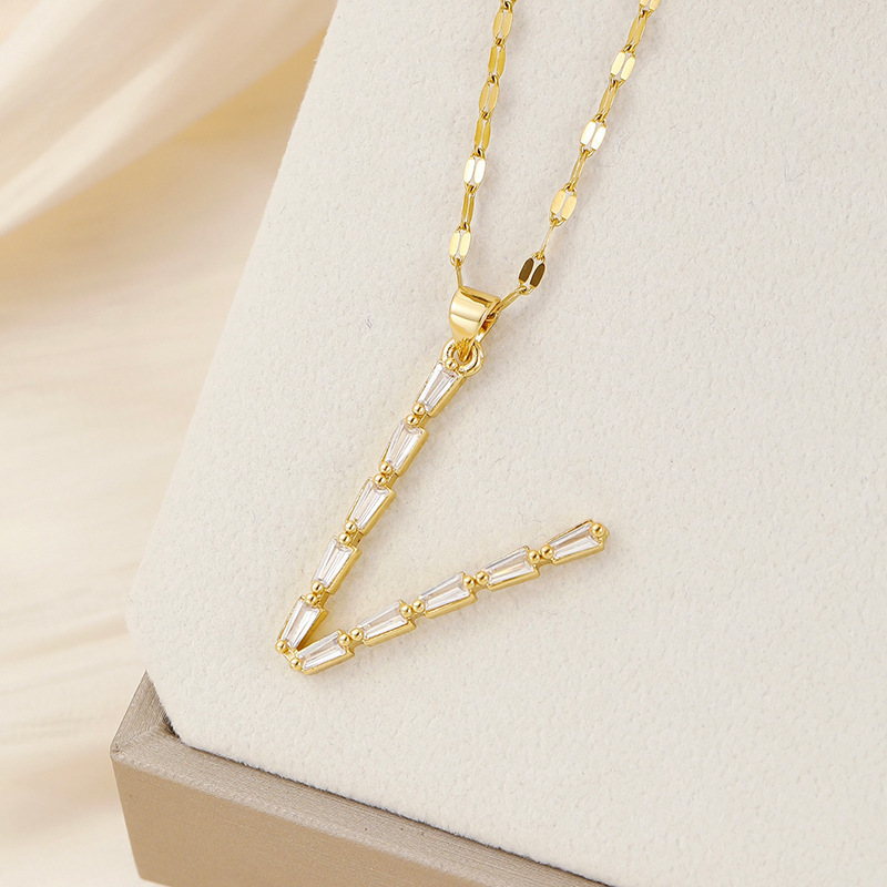 Venta caliente transfronteriza nuevo estilo de cobre con incrustaciones de circón 26 letras inglesas collar colgante T cuadrado de bambú letra cadena de clavícula femenina