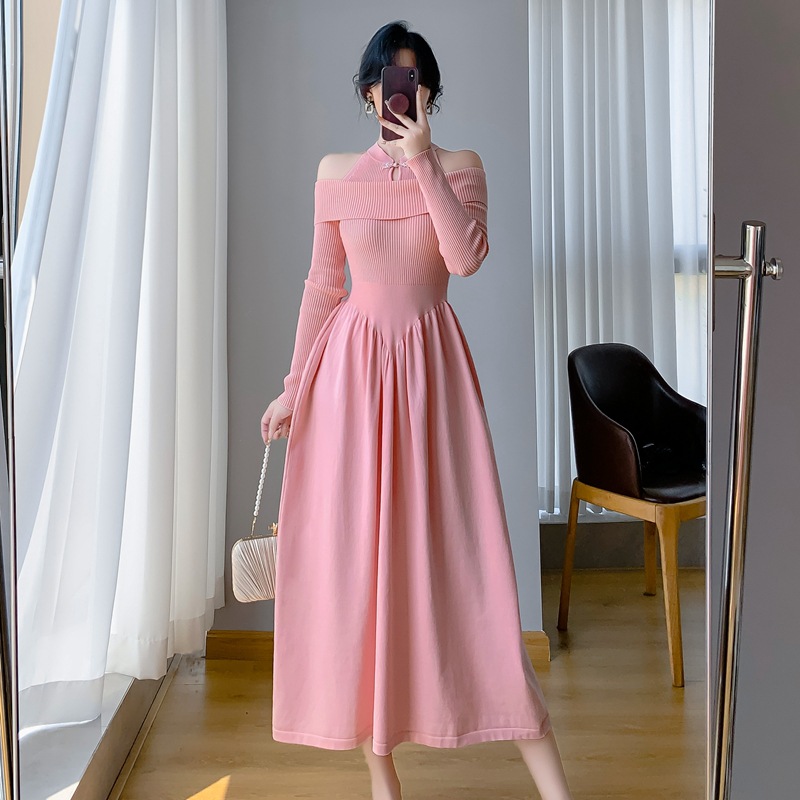 Collection automne/hiver 2024 : Cheongsam deux pièces de style chinois revisité, à porter avec un manteau et une robe en maille._voghion.com