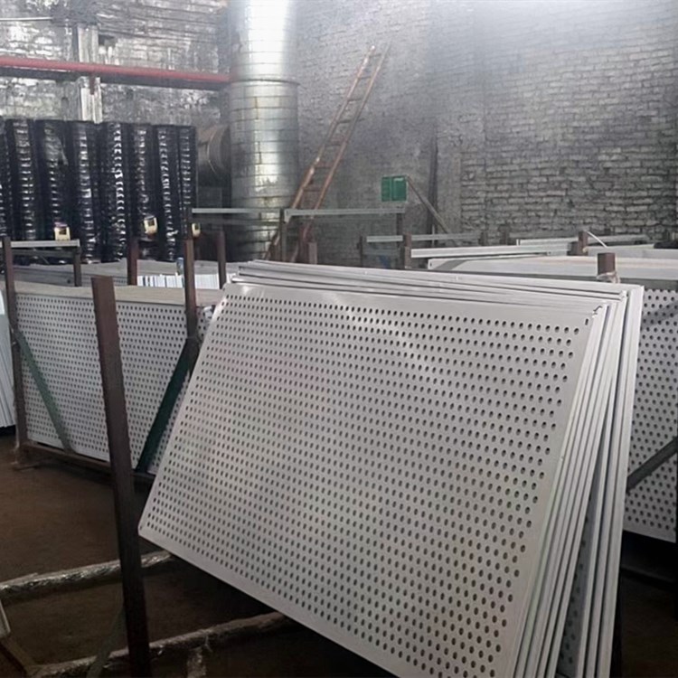 白色市政冲孔抗风围挡工地车间隔离网围栏板抗风围蔽施工新热镀锌