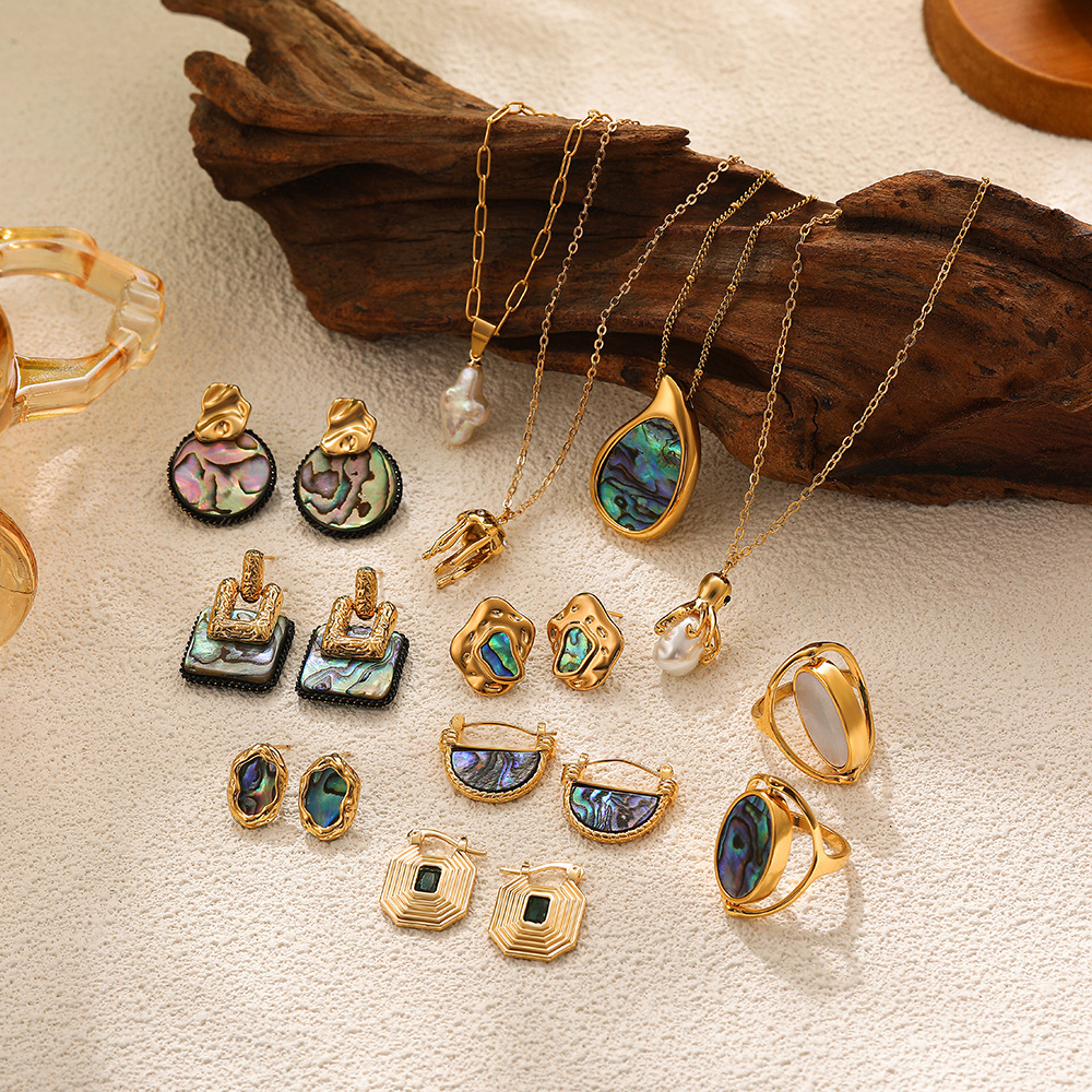 Joyería Al Por Mayor Vacaciones Estilo Clásico Geométrico Acero Titanio Enchapado Aretes Collar Cadena Portacables display picture 4