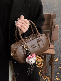 Retro handheld fashionable solid color shoulder bag, city style