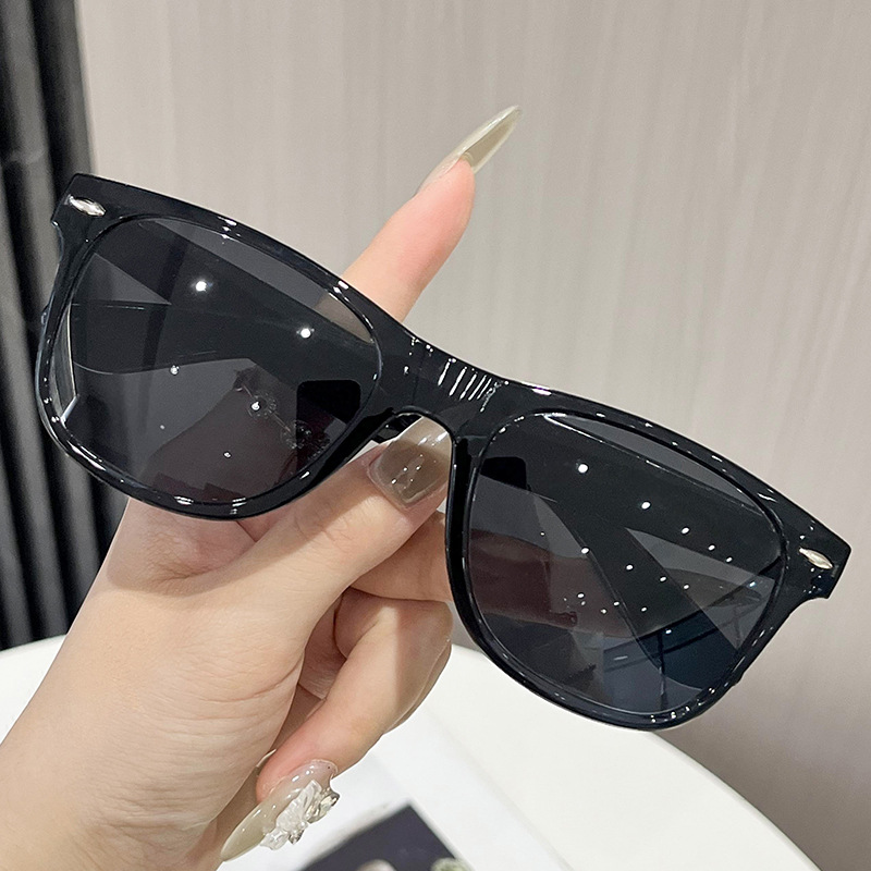 retro fashionable trend sunglasses for men and women