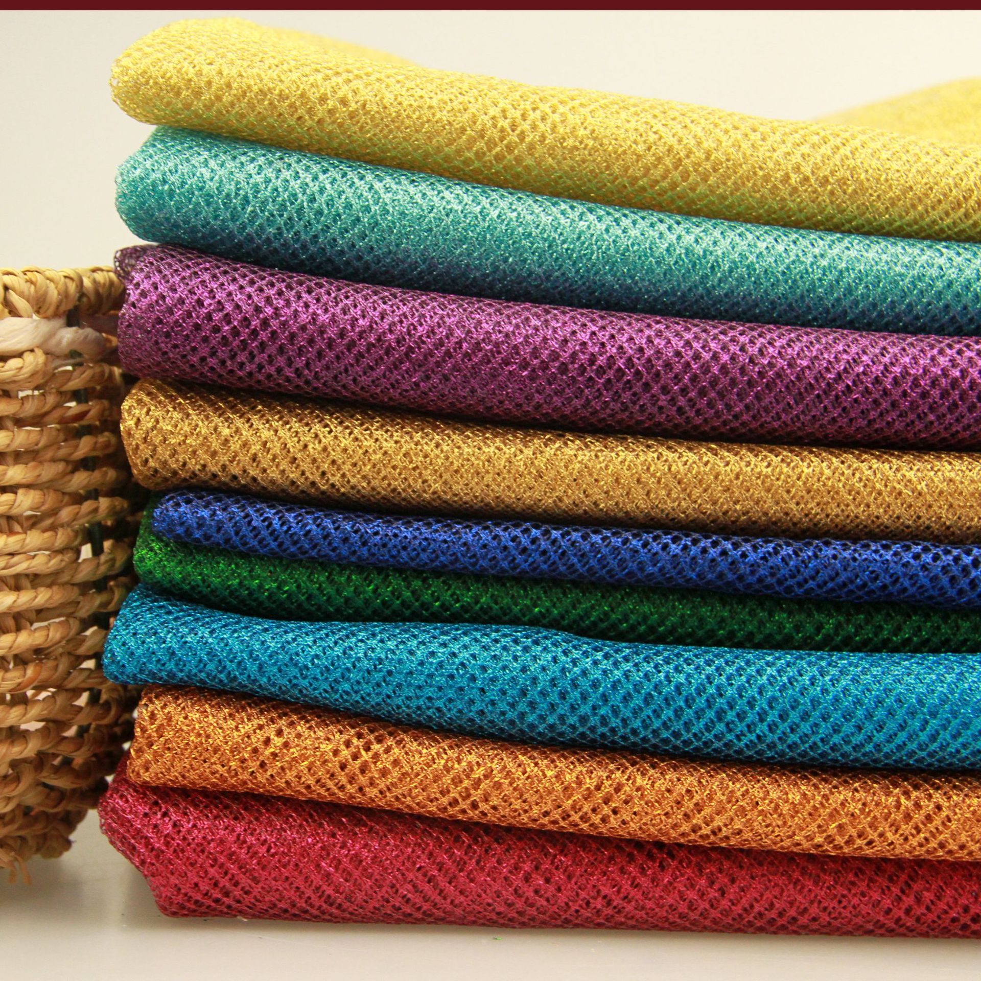 现货涤纶金银丝四角网眼布-菱形大孔软网眼布舞台服金银线纱网