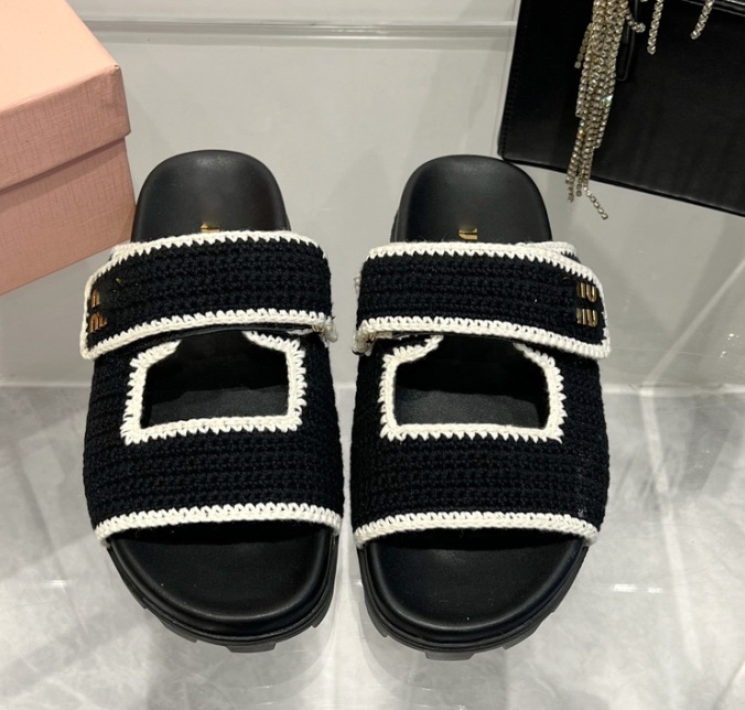 高バージョンの夏の新型の茶色のエンボスのフラットスリッパの女性の本革のファッションの外は丸い頭の1字の牛革を着て涼しいです。|undefined