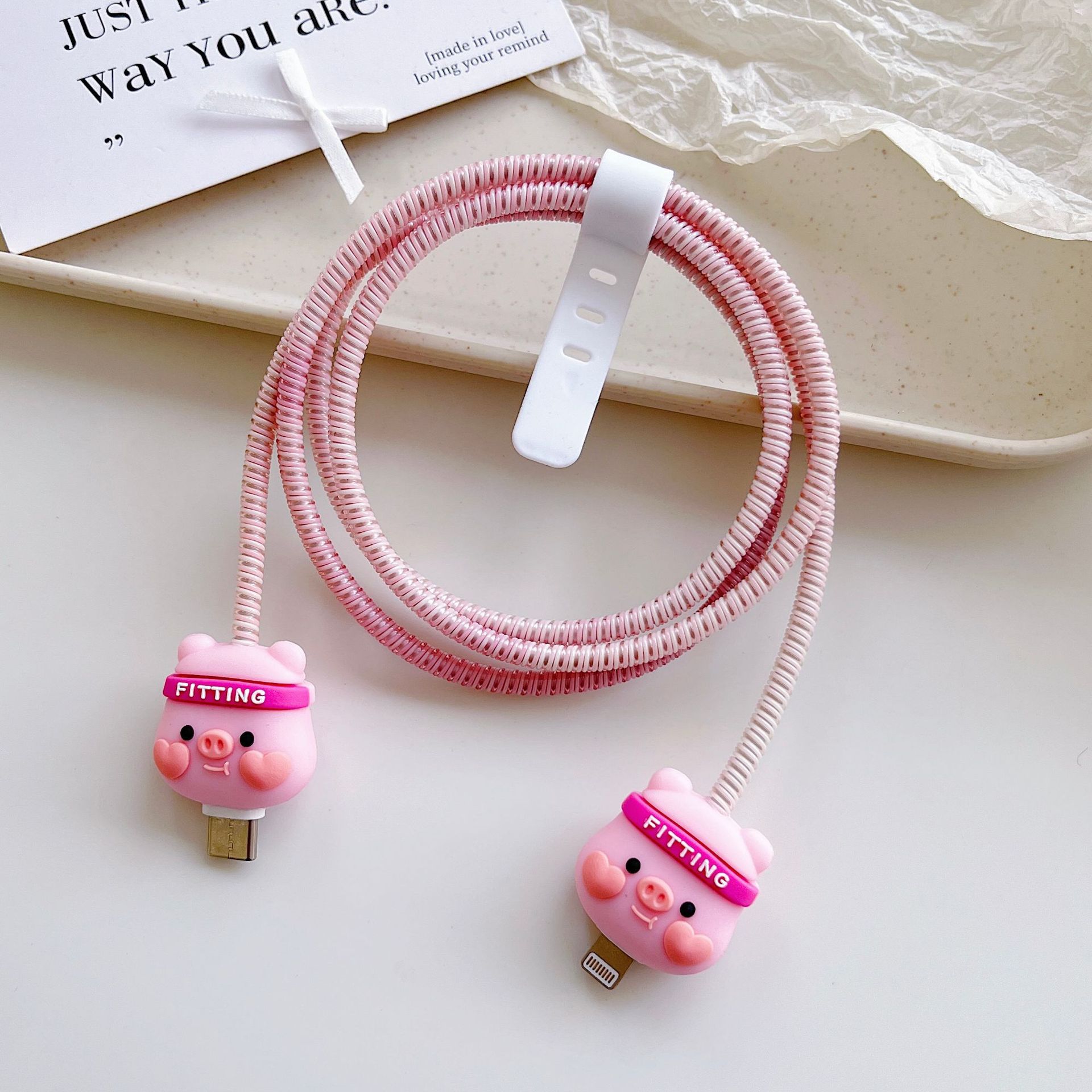 Amazon cartoon cable de datos cubierta adecuada para Apple Android cable de datos de carga rápida cuatro piezas en stock al por mayor