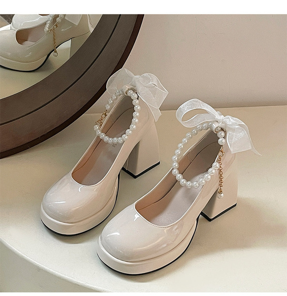 Retro Mary Jane shoes with bow