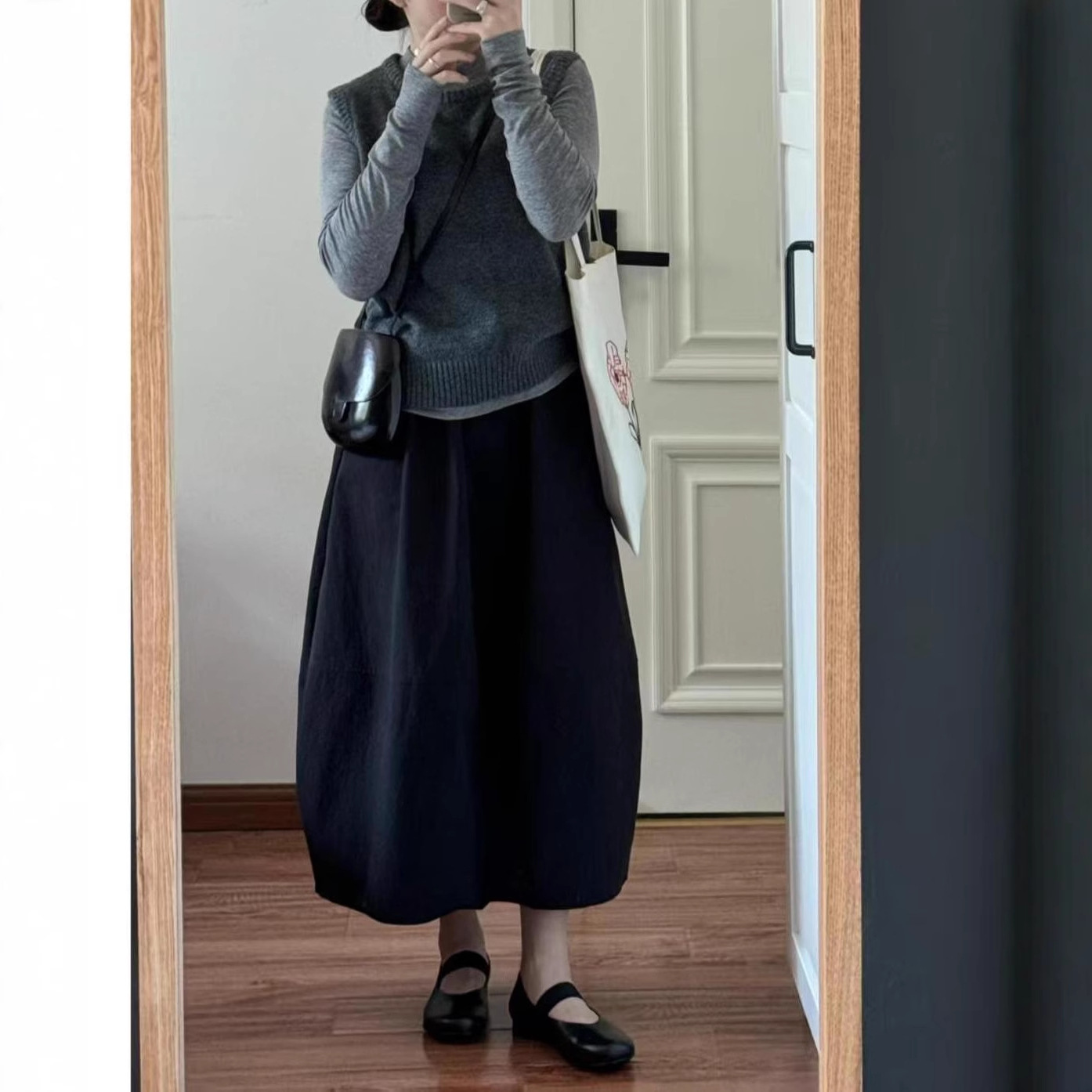 天丝羊毛灰色圆领打底衫秋季女黑色背心针织上衣叠穿时尚休闲套装