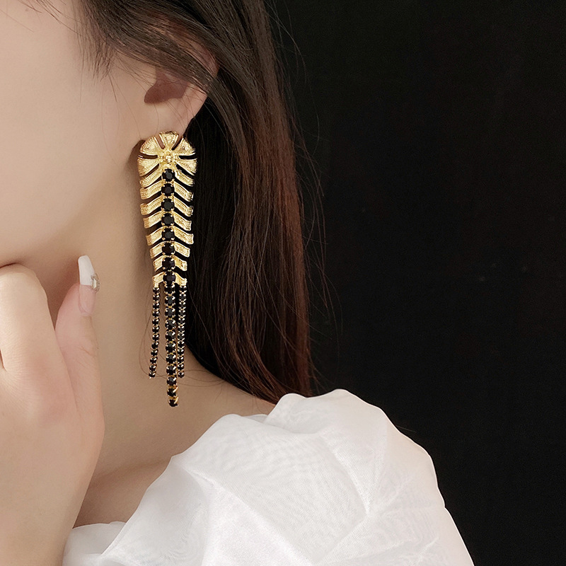 Elegant Leaf Alloy Tassel Plating Inlay Rhinestones Women's Drop Earrings display picture 2