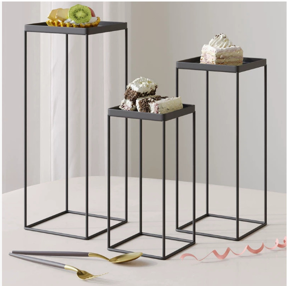Postre transfronterizo, portavasos de papel, mesa alta, decoración de bodas, bandeja de exhibición de metal, pastel de hierro dorado cuadrado de tres piezas